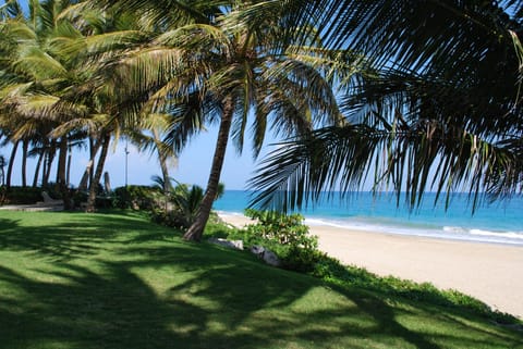 Beach nearby, white sand, beach towels