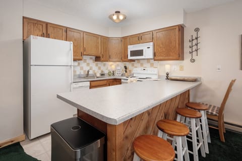 SWP Sun Song 3F kitchen and breakfast bar