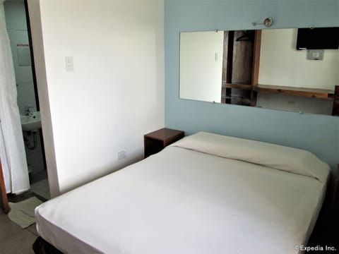 Double or Twin Room | Desk, laptop workspace, soundproofing, free WiFi
