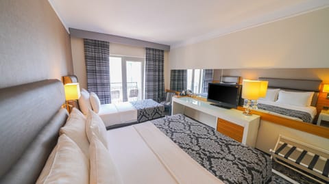 Double Room | Minibar, in-room safe, soundproofing, free WiFi