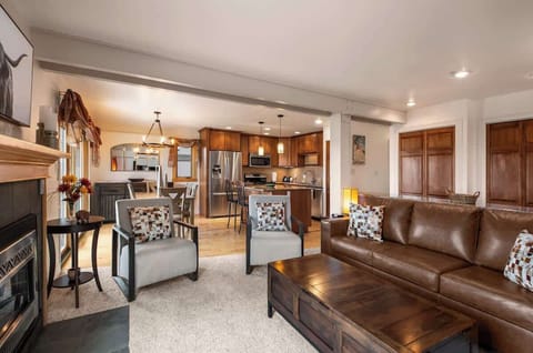 Cozy living room with queen size sleeper sofa!