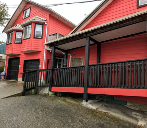 Entryway to #1 Executive Suite 2 bedroom | Serviced Apartment