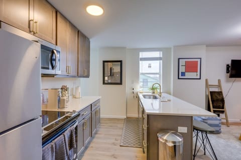 Modern kitchen design effects, gold tone fixtures, soft close cabinets & drawers