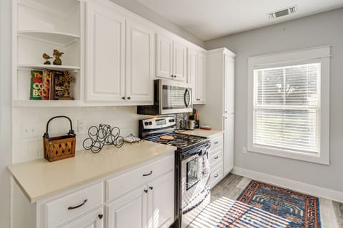 Kitchen | Keurig Coffee Maker | Dishwasher | Cooking Basics