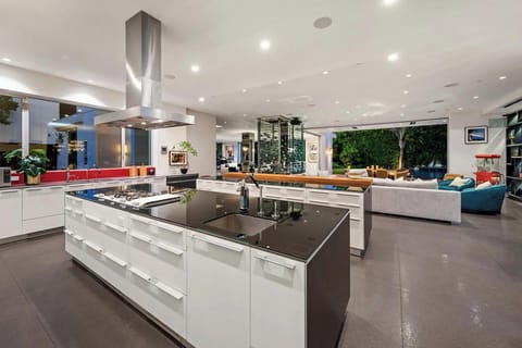 Luxury House, Multiple Beds, Pool Access, Pool View (Alta Royale) | Interior