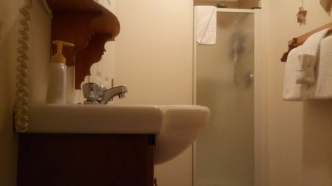 Comfort Room | Bathroom | Towels