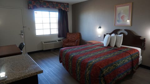 Standard Room, 1 Queen Bed