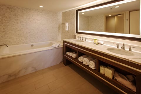 Presidential Suite, Non Smoking | Bathroom | Combined shower/tub, eco-friendly toiletries, hair dryer, towels