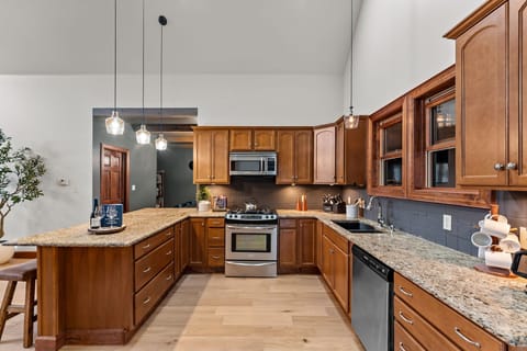 Fully Equippe Kitchen open to the living & dining rooms