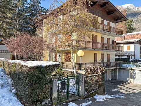 Residential Area, Human Settlement, Home, Balcony, Cottage, Village, Freezing, Fence, Winter, Valley