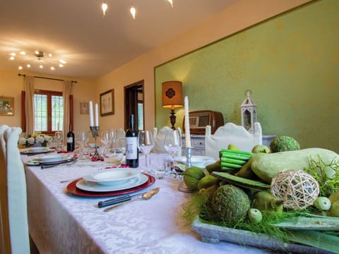 Furniture, Tableware, Table, Interior Design, Tablecloth, Textile, Dining Room, Lighting, Stemware, Linens