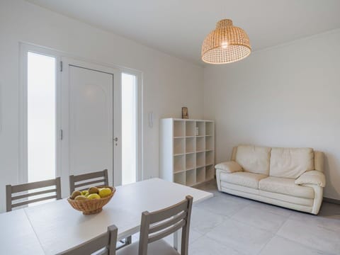 Interior Design, Flooring, Furniture, Floor, Wood, Ceiling, Room, Lighting, Apartment, Table