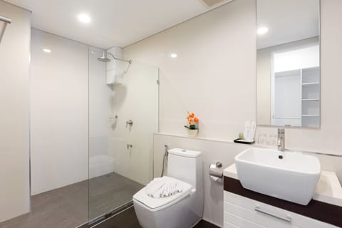 3 Bedroom with Private Pool  | Bathroom | Shower, free toiletries, hair dryer, towels