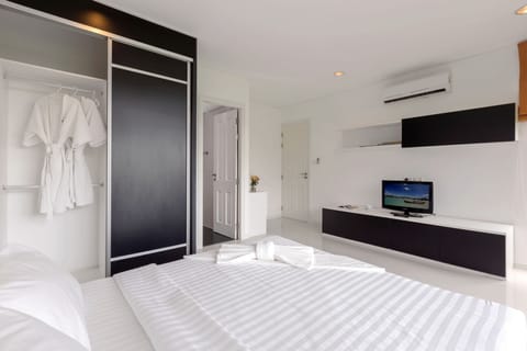 3 Bedroom Suite | 3 bedrooms, in-room safe, desk, blackout drapes