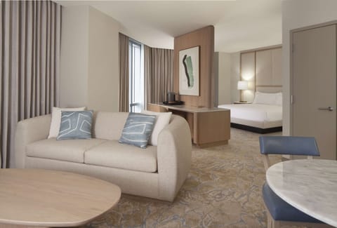 Junior Suite, 1 King Bed | In-room safe, desk, blackout drapes, soundproofing