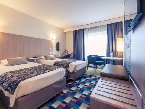 Standard Room, 2 Twin Beds | Premium bedding, Select Comfort beds, minibar, desk