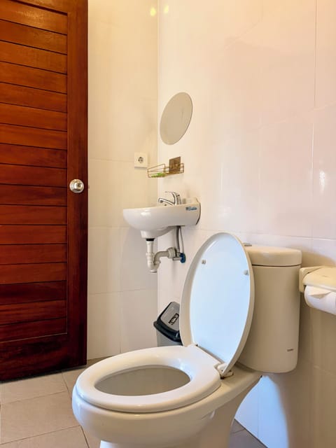 Standard Double Room, City View | Bathroom | Shower, towels, soap, shampoo