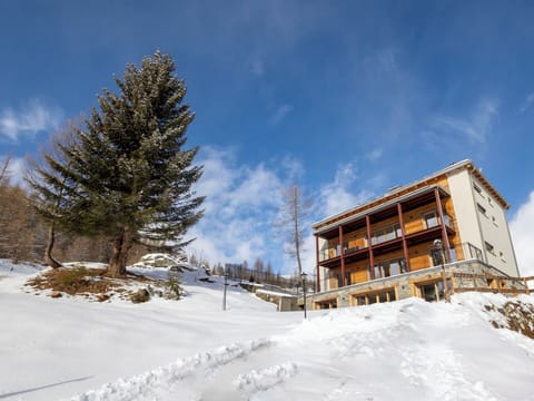 Apartment, Urban Design, Balcony, Condominium, Chair, Hotel, Houseplant, Kitchen & Dining Room Table