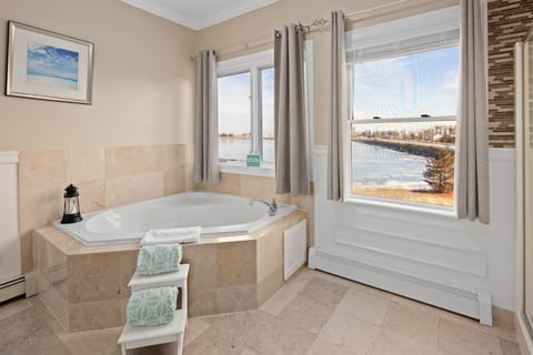 Superior Suite w/ Hot Tub and Fireplace | Egyptian cotton sheets, premium bedding, pillowtop beds, in-room safe