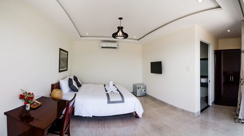 Deluxe Double or Twin Room, River View | Minibar, desk, rollaway beds, free WiFi