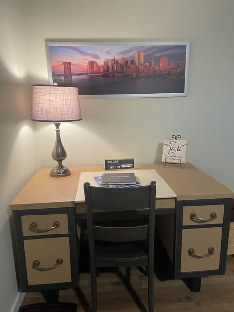 Large desk. Great work space