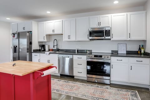 Kitchen | Trash Bags/Paper Towels