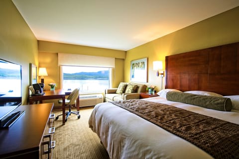 Deluxe Room, 1 King Bed with Sofa bed, Harbor View | Blackout drapes, iron/ironing board, travel crib, free WiFi