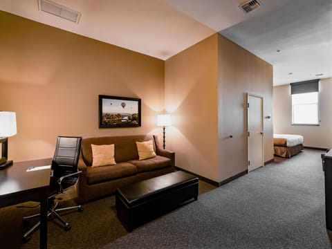 Studio Suite, 1 King Bed | 1 bedroom, premium bedding, in-room safe, individually decorated