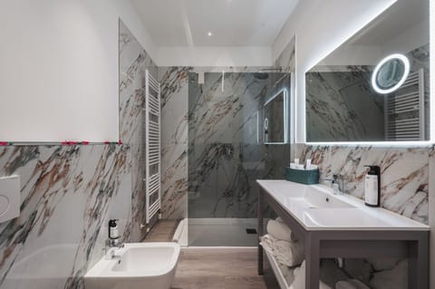 Comfort Double Room, City View | Bathroom | Free toiletries, hair dryer, slippers, towels