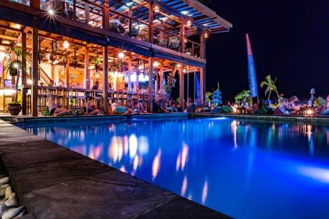 Cocktail bar, beach views, open daily