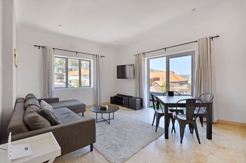 Apartment, Smoking | 2 bedrooms, desk