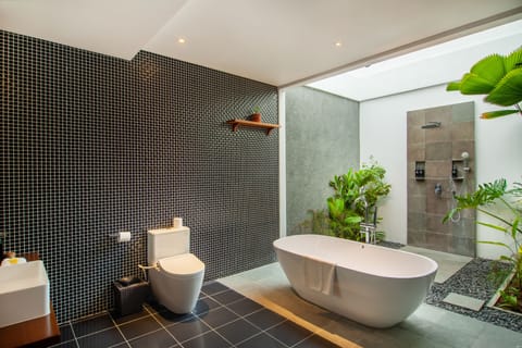 Villa, 2 Bedrooms, Private Pool (Daily Afternoon Tea) | Bathroom | Combined shower/tub, rainfall showerhead, free toiletries, hair dryer