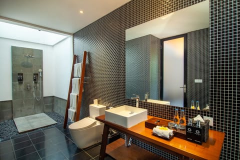 Villa, 2 Bedrooms, Private Pool (Daily Afternoon Tea) | Bathroom | Combined shower/tub, rainfall showerhead, free toiletries, hair dryer