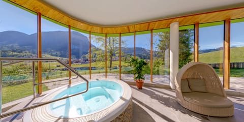 Indoor spa tub