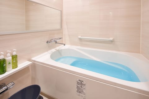 Separate tub and shower, deep soaking tub, free toiletries, hair dryer