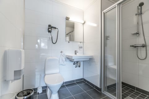 Standard Room | Bathroom | Eco-friendly toiletries, hair dryer, towels