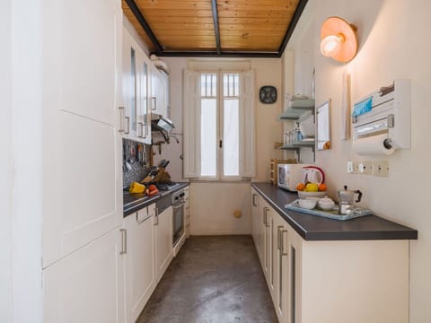 Kitchen, Kitchen Appliance, Countertop, Cabinetry, Major Appliance, Interior Design, Wood, Flooring, Kitchen Sink, Ceiling