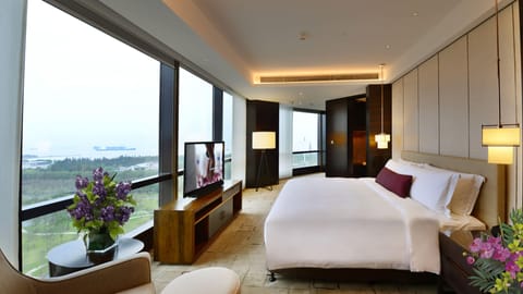 Suite, 1 Bedroom, Business Lounge Access, River View (Business Lounge Access) | Premium bedding, minibar, in-room safe, desk