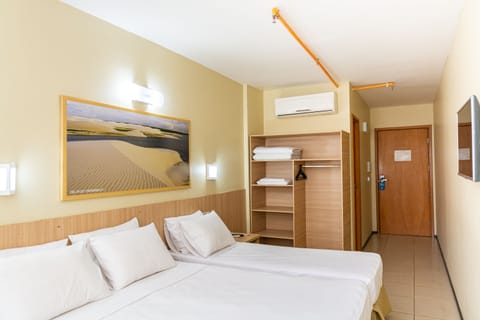 Superior Triple Room | Minibar, desk, soundproofing, free WiFi