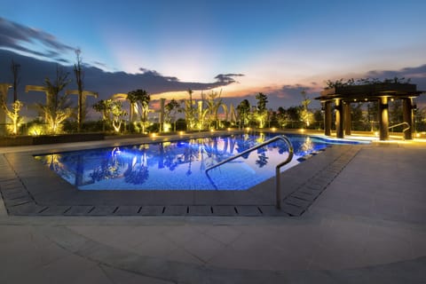 Outdoor pool, pool umbrellas, sun loungers