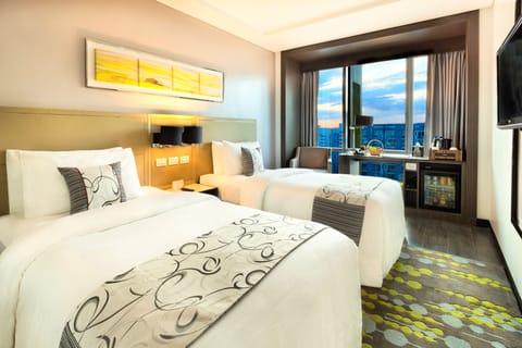 Signature Twin Room | In-room safe, desk, blackout drapes, free WiFi