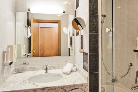 Rainfall showerhead, free toiletries, hair dryer, heated floors