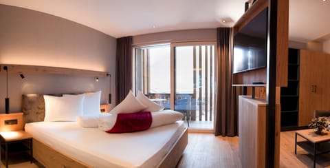 Panoramic Double Room | In-room safe, desk, soundproofing, travel crib