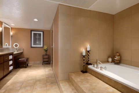 Presidential Suite, 1 Double Bed, Non Smoking | Bathroom | Combined shower/tub, free toiletries, hair dryer, towels