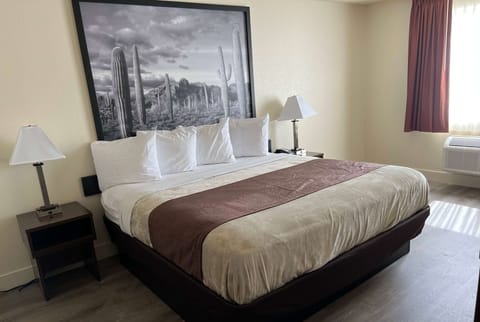 Standard Room, 1 King Bed | Desk, laptop workspace, free WiFi, bed sheets