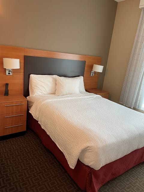 Suite, 2 Bedrooms | Premium bedding, desk, soundproofing, iron/ironing board