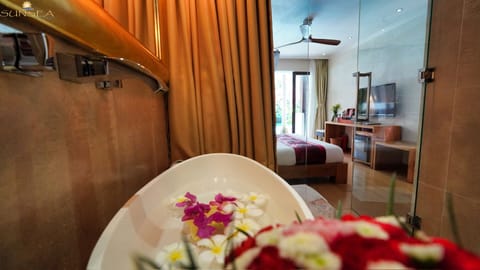 Pool Access Double Room | Bathroom | Free toiletries, hair dryer, bathrobes, slippers