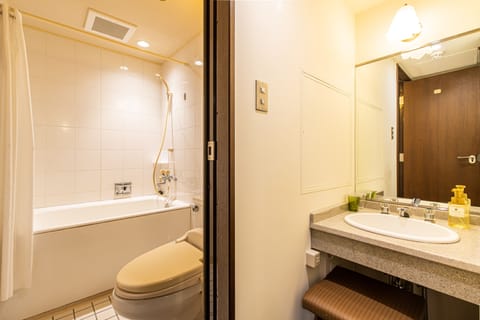 Superior Double Room (22m²), Non Smoking (for 2 Guests) | Bathroom | Combined shower/tub, free toiletries, hair dryer, slippers