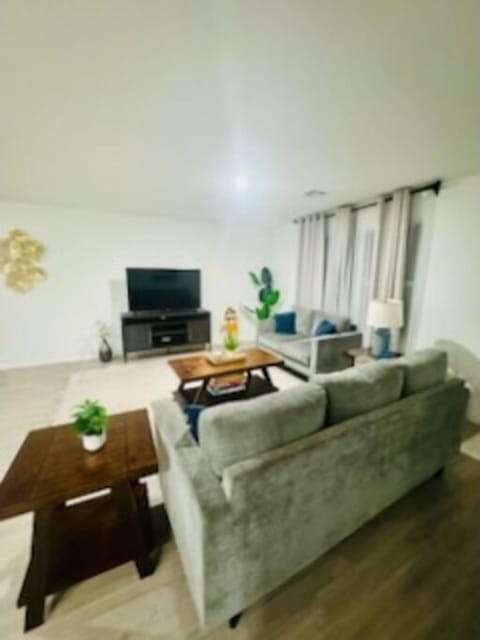 House, 4 Bedrooms, Air conditioning | Living area