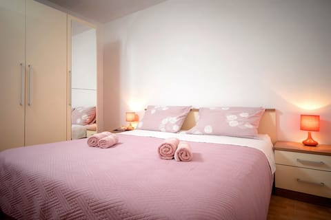 House | Iron/ironing board, free WiFi